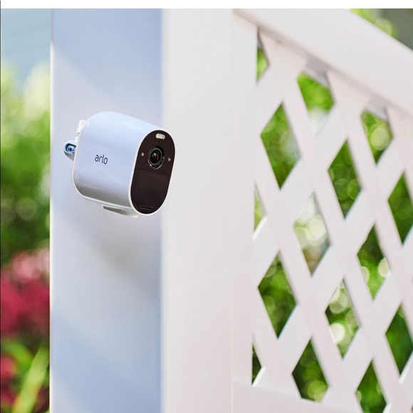 Arlo Essential Spotlight Camera | Wire-Free, 1080p Video | Color Night Vision - Picture 9 of 15